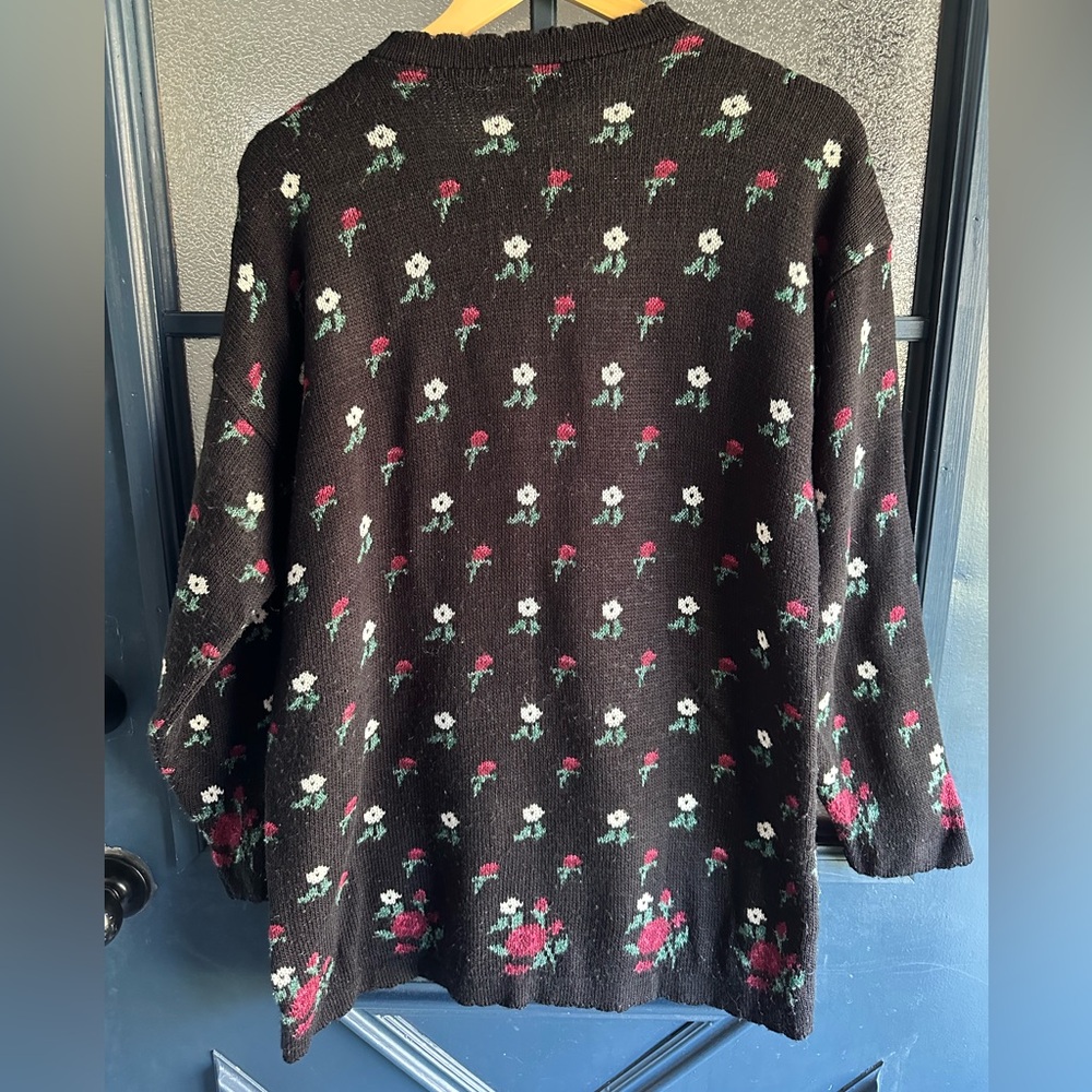 Vintage Classic Elements Rose Pattern Sweater - image 4